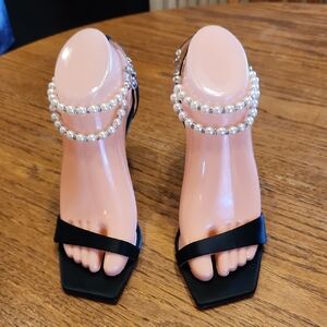 NEW Badgley Mischka Pearl Ankle Strap Size 6